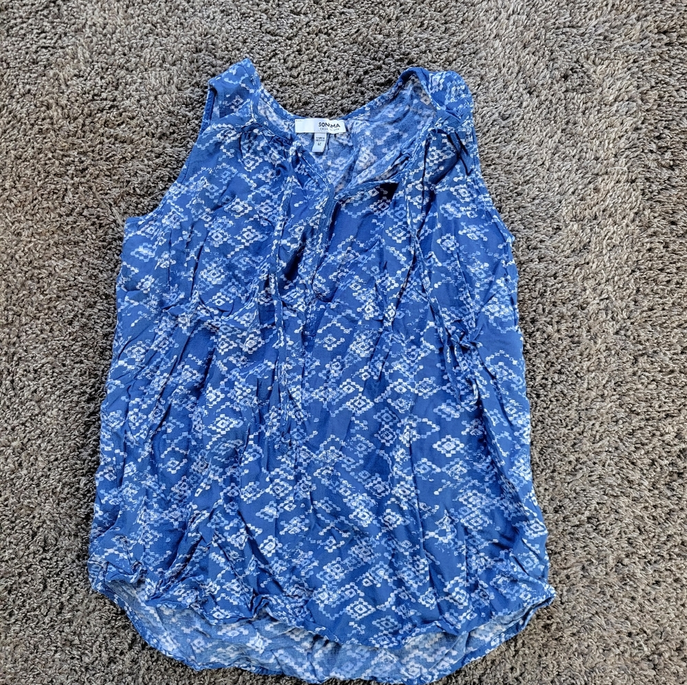 Sonoma Woman’s Tank Top Size Medium Beautiful Blue Sleeveless Shirt With V-Neck